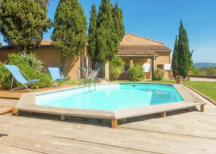 بيت للعطل In With Private Pool Loupia